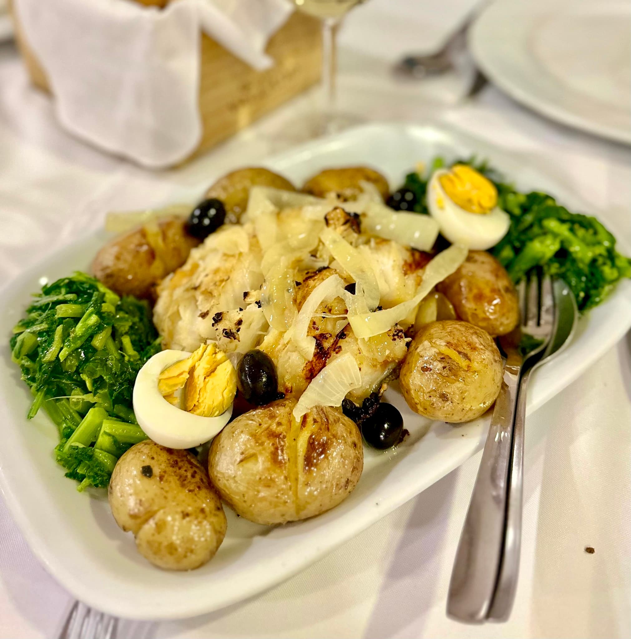 Bacalhau à lagareiro no forno com batata a murro e azeite