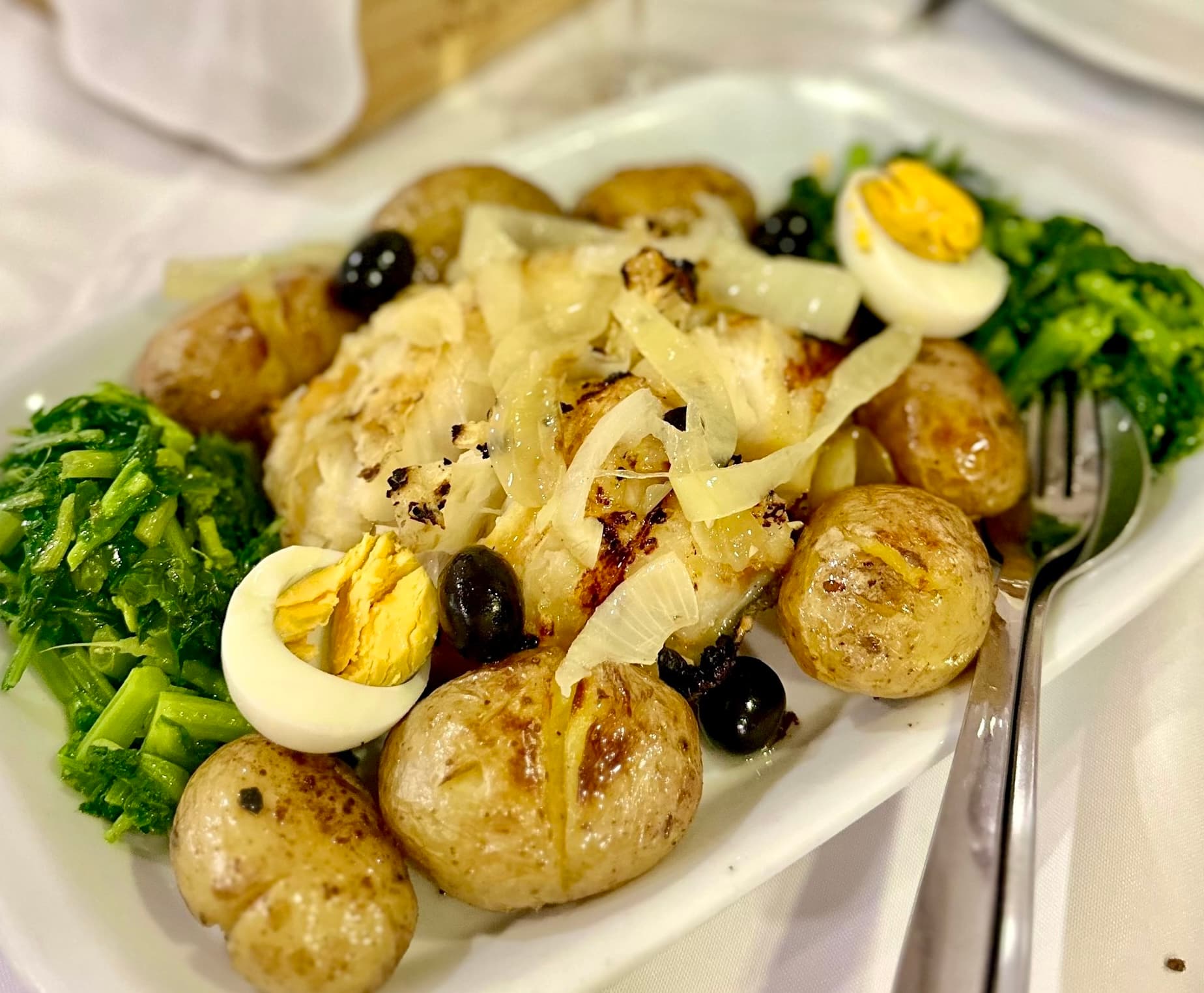 Bacalhau à lagareiro no forno com batata a murro e azeite